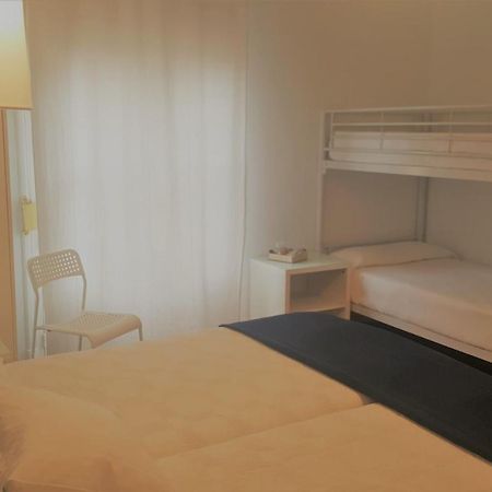 Hostal Santa Isabel มาดริด ภายนอก รูปภาพ