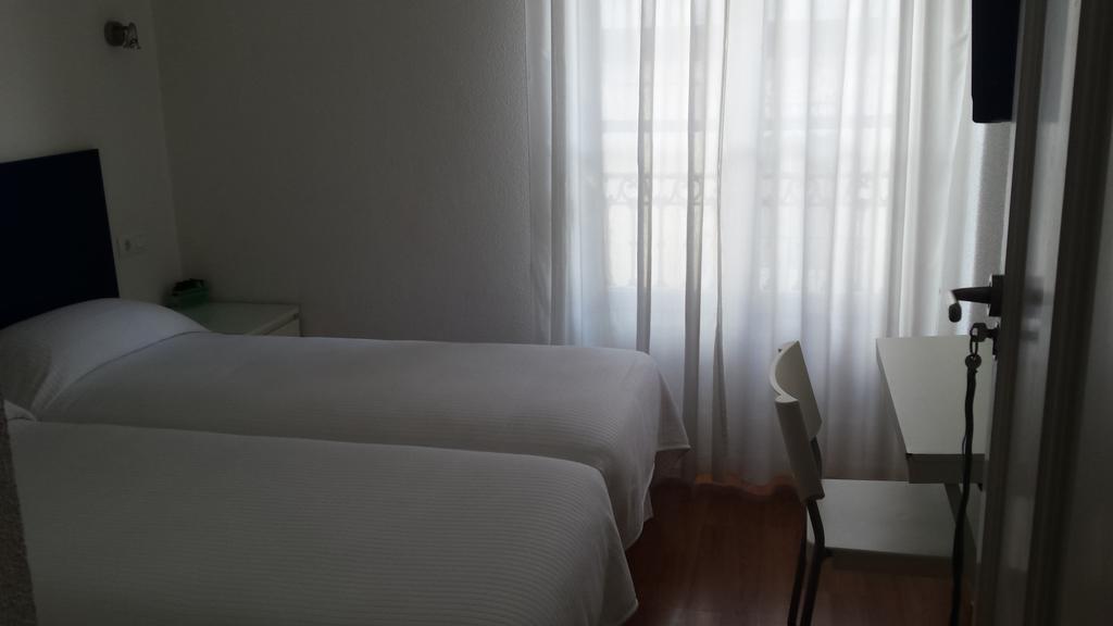 Hostal Santa Isabel มาดริด ภายนอก รูปภาพ